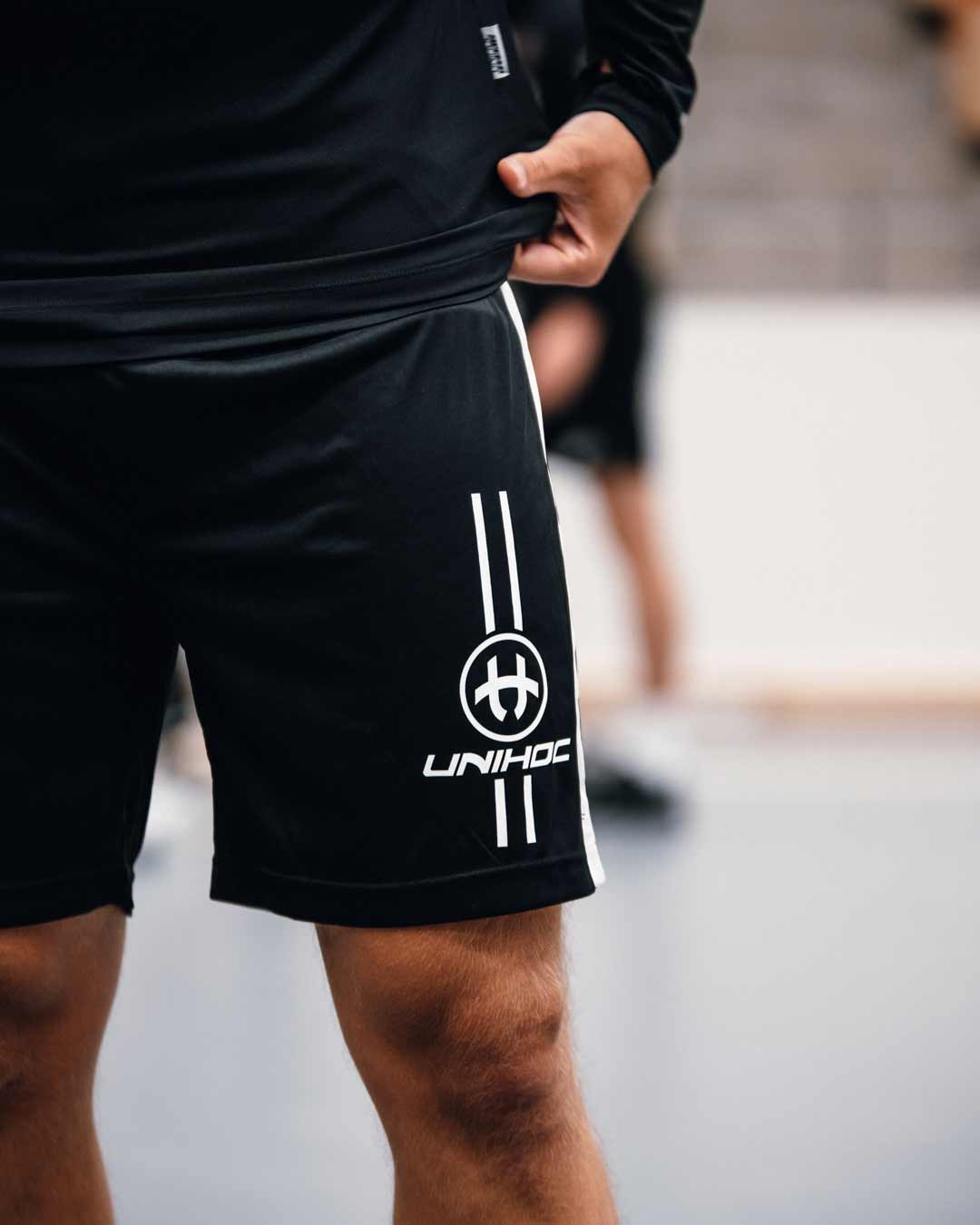 SHORTS ARROW-rollover image